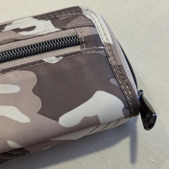 Lug Tendu Camo Taupe, East West Wallet, Slim, EUC - Picture 6 of 11